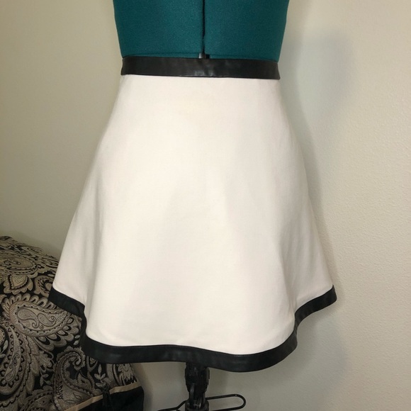 Banana Republic white/black skirt with pockets! - Picture 8 of 8